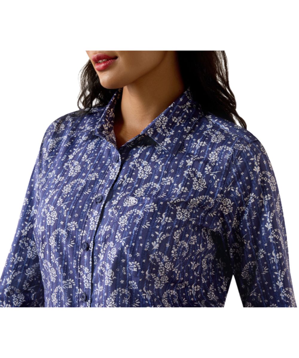 Single Open Chest Pocket And Flattering Seams