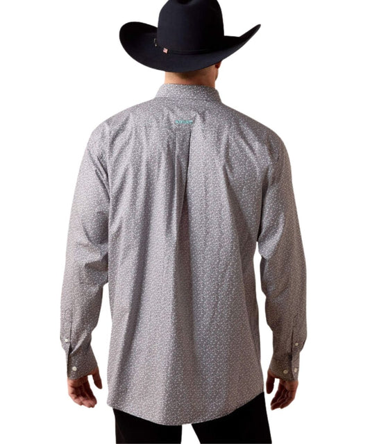 Back view of straight back yoke with box pleat of gray, black and turquoise print long sleeve Ariat shirt