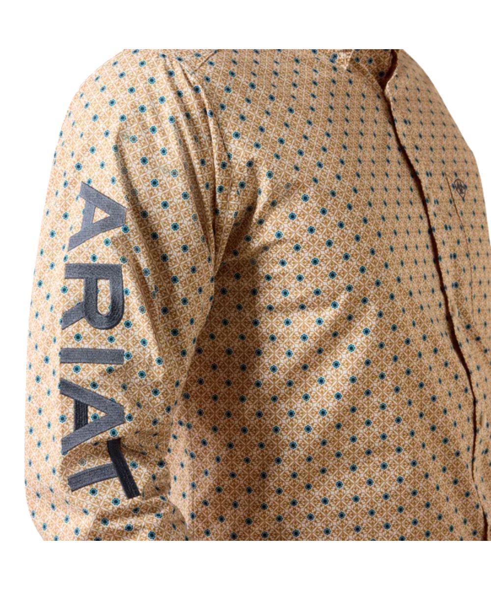 Close-up view of the Ariat logo embroidery down the sleeve in blue nights