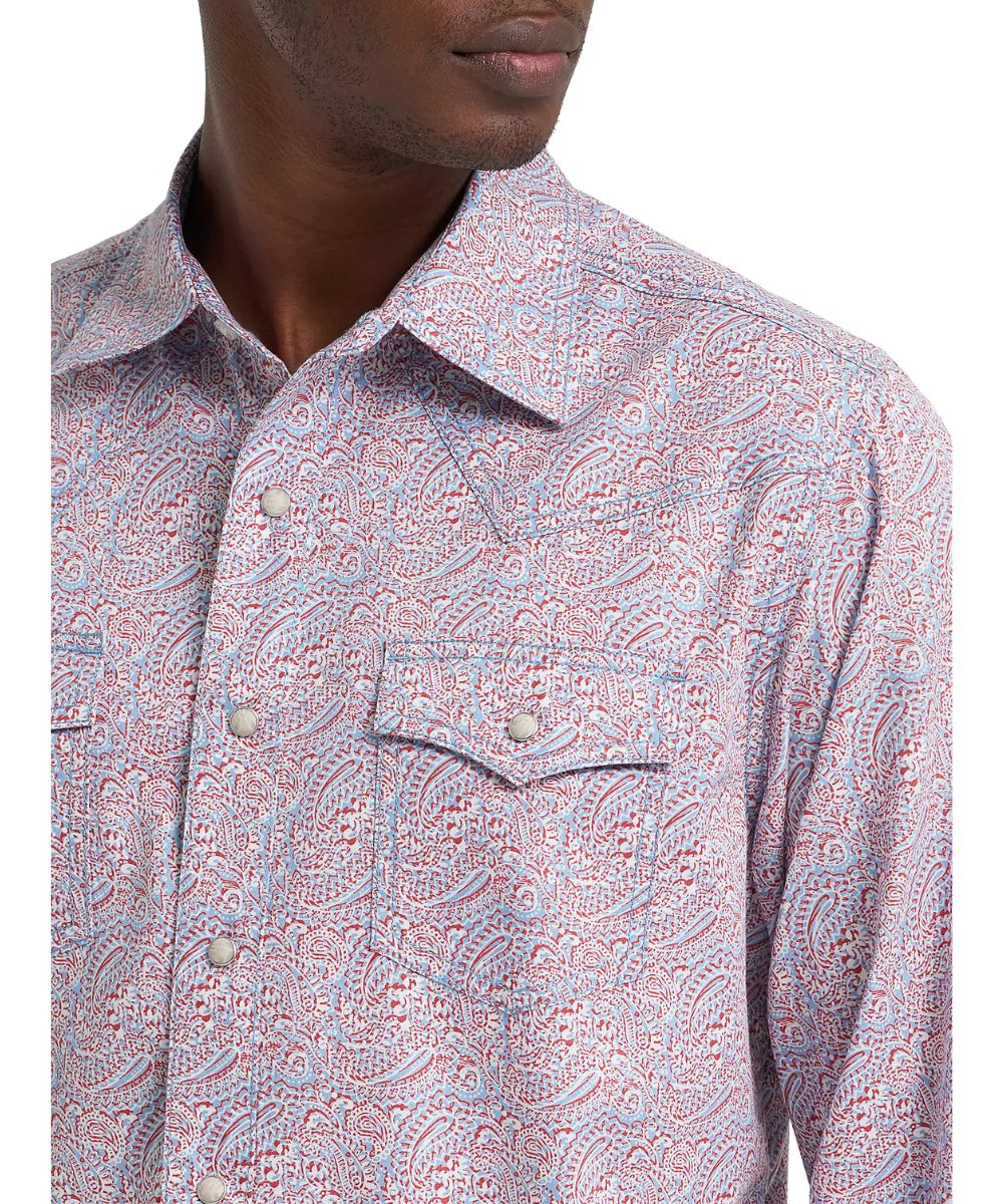 Single point snap flap chest pockets, western yokes, and snap placket.