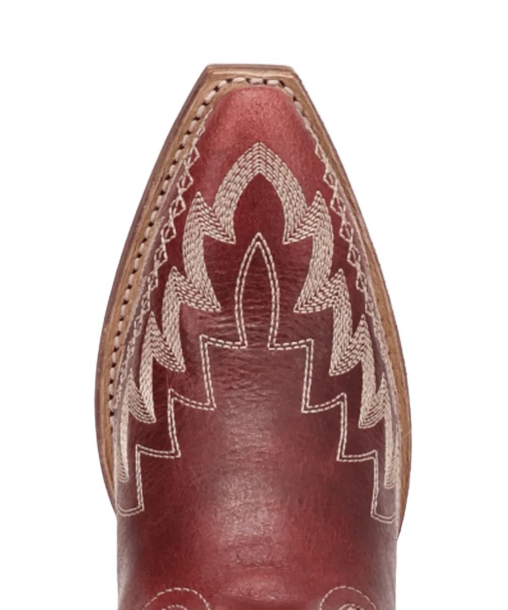 Birdseye zoom view of the snip toe featuring the contrast white western stitching