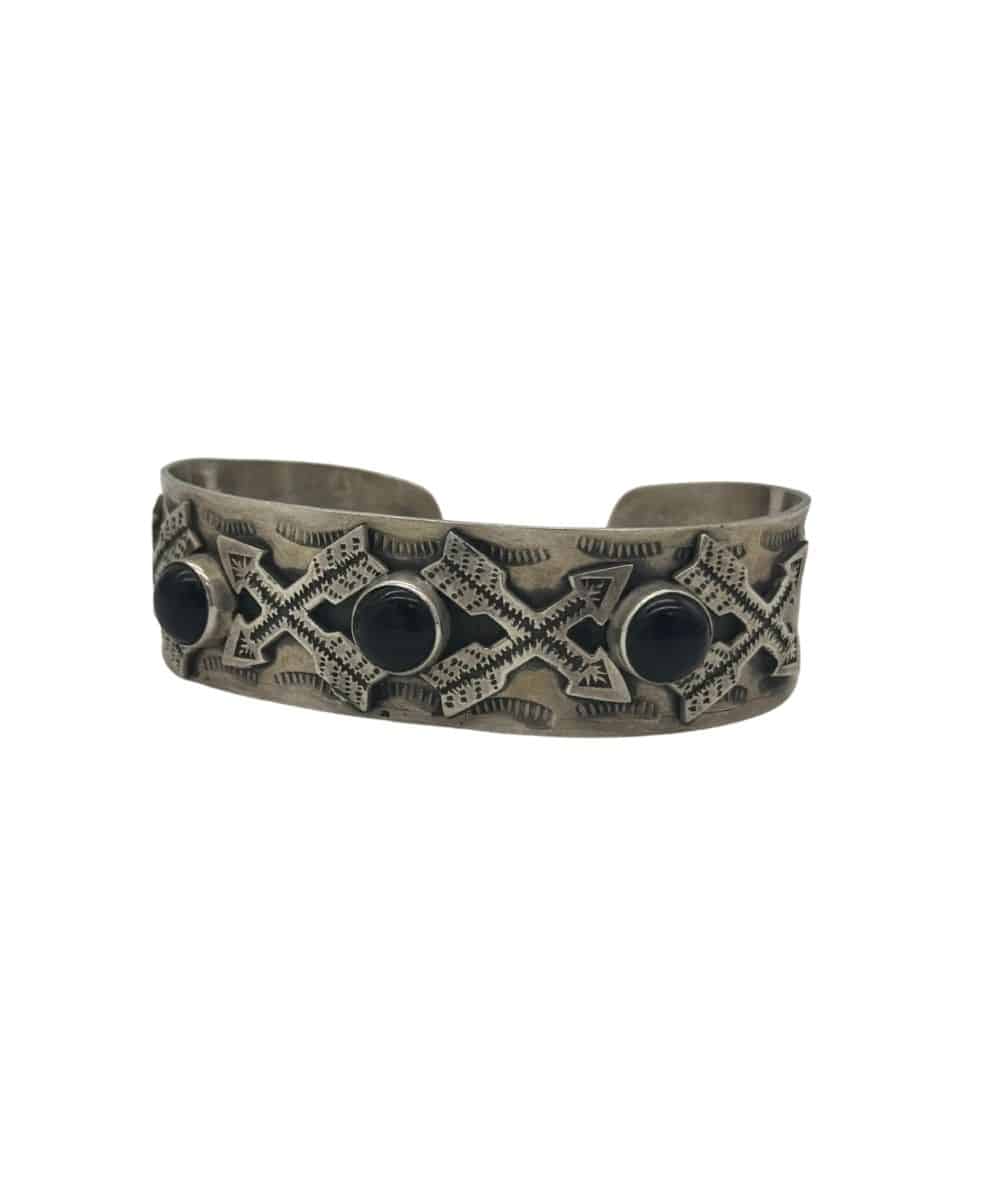 BLKJASPCUFFBC ! desc : ! caption :