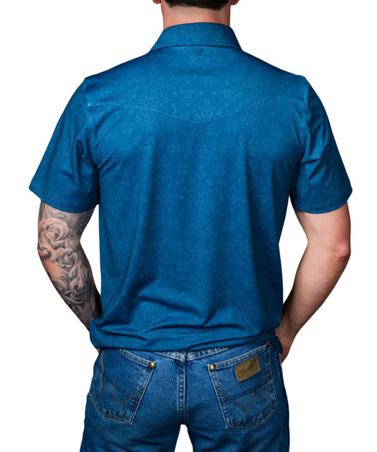Back view of the men's blue short sleeve polo shirt featuring a single point back yoke and geometric print