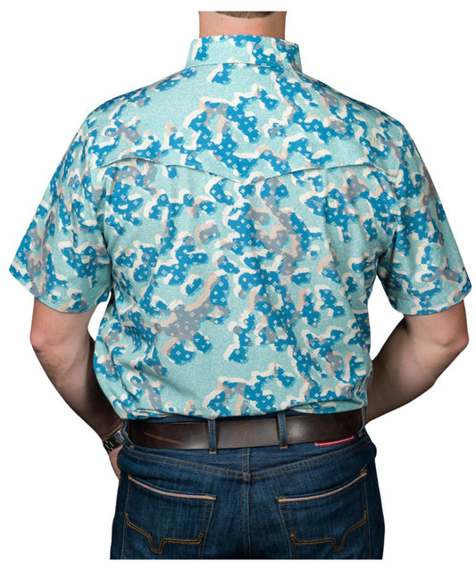 Back view of the men's short sleeve green geometric snap shirt featuring a vented back yoke