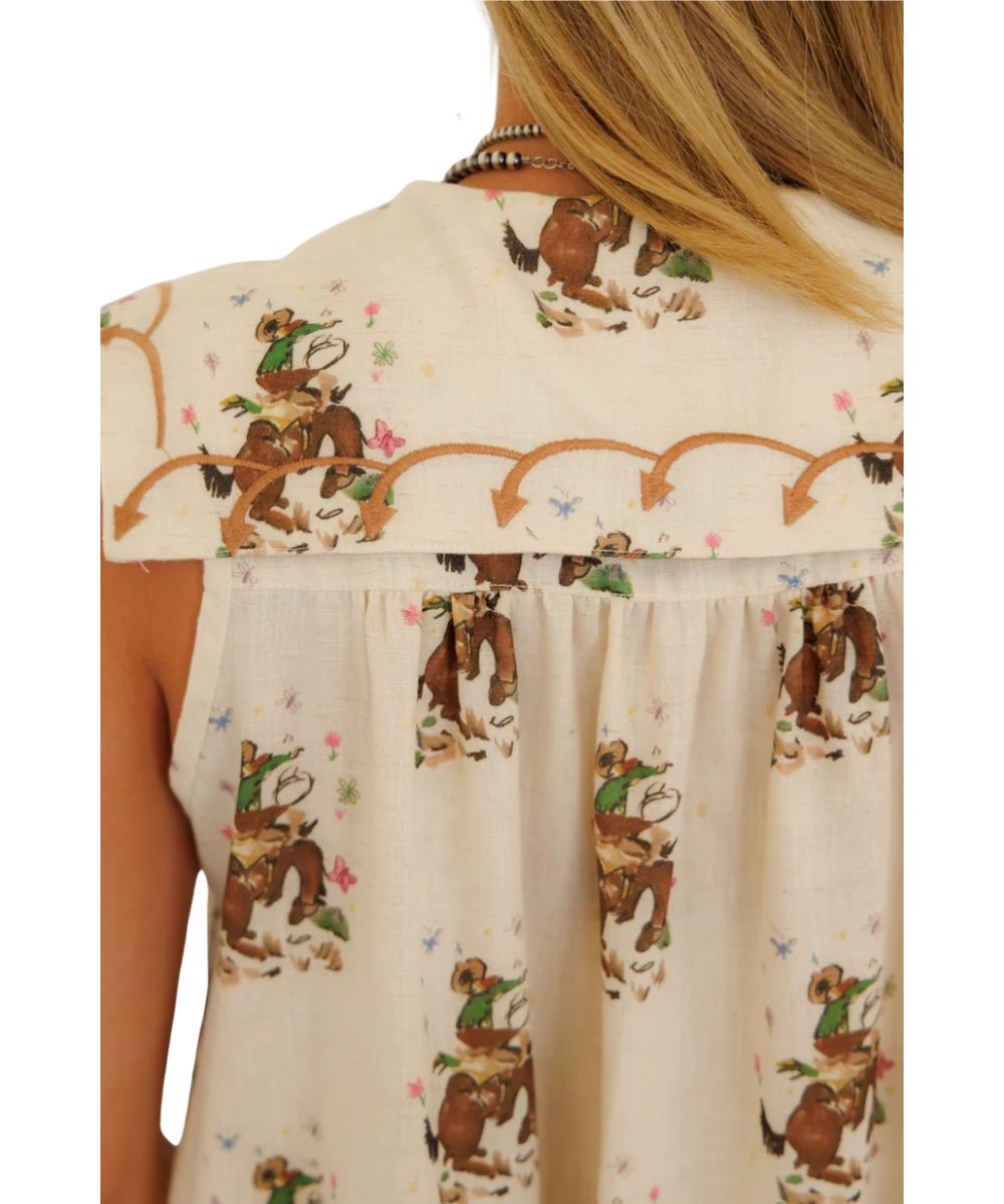 Close-up view of the arrow embroidery on the back collar, and the straight back yoke with gathering