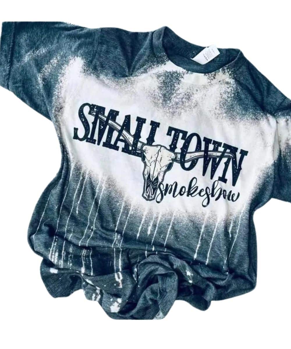 SMALL TOWN TEE ! desc : ! caption :