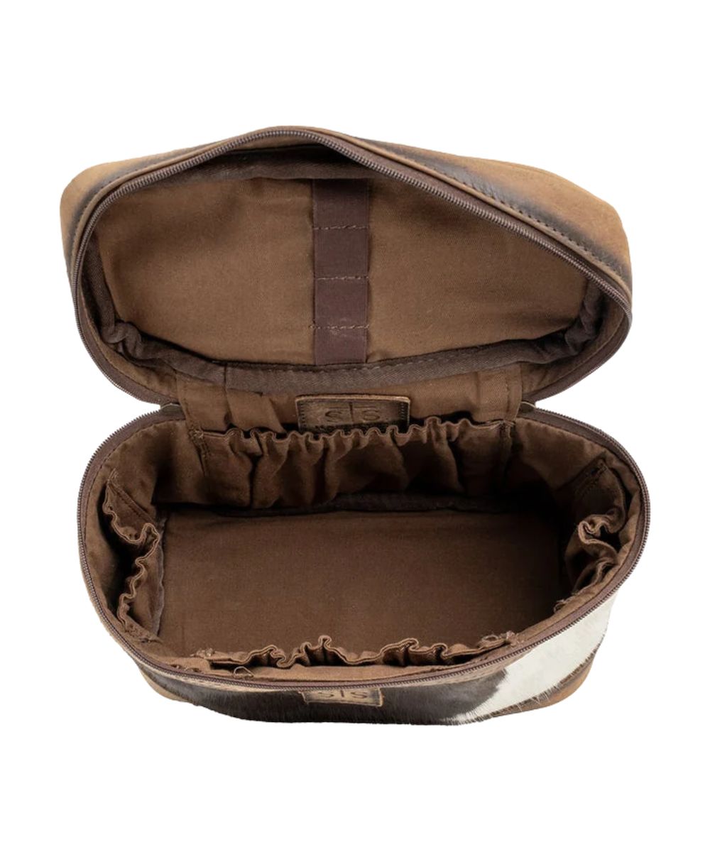 Interior view of the train case featuring the 4 scrunch pockets and elastic slots under the lid