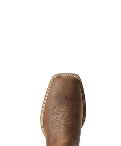 Birdseye view of the wide square toe