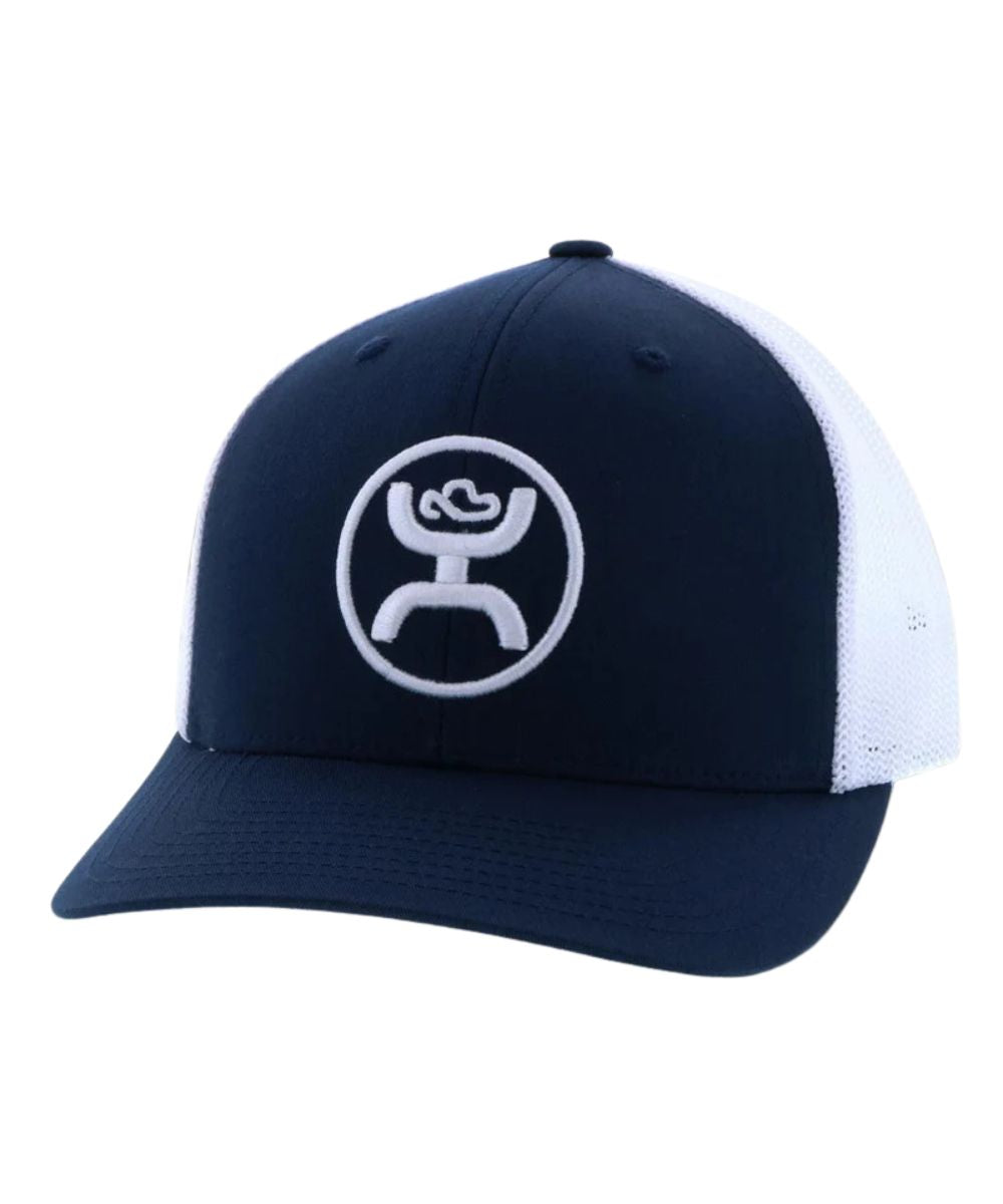 Left angled view of the navy and white o classic cap