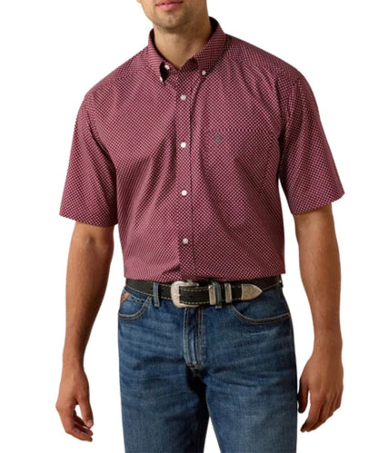 Front view of the men's maroon Ariat short sleeve button down shirt featuring the banner geometric print, button down collar, and chest pocket