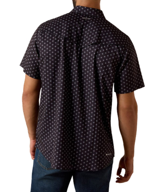 Back view of the men's black geo printed short sleeve snap shirt featuring a vented back yoke