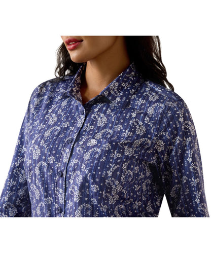 Single Open Chest Pocket And Flattering Seams