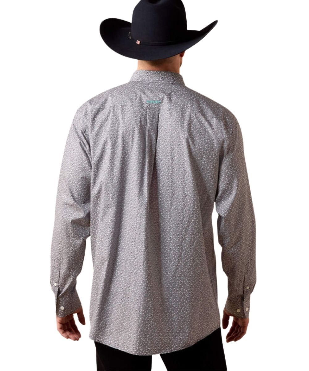 Back view of straight back yoke with box pleat of gray, black and turquoise print long sleeve Ariat shirt