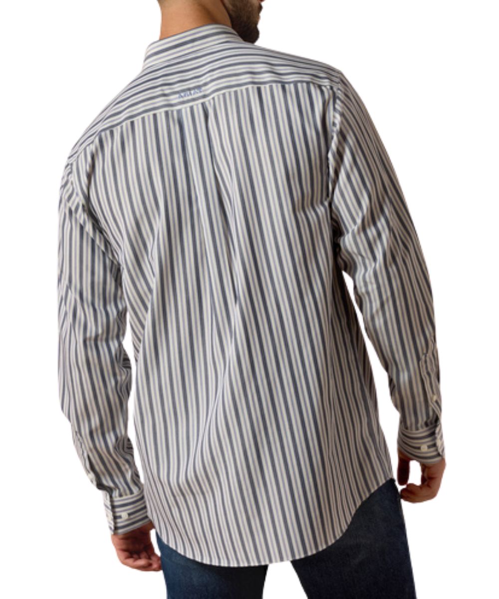 Men's Long Sleeve Button Down Shirt With A Straight Back Yoke And Box Pleat