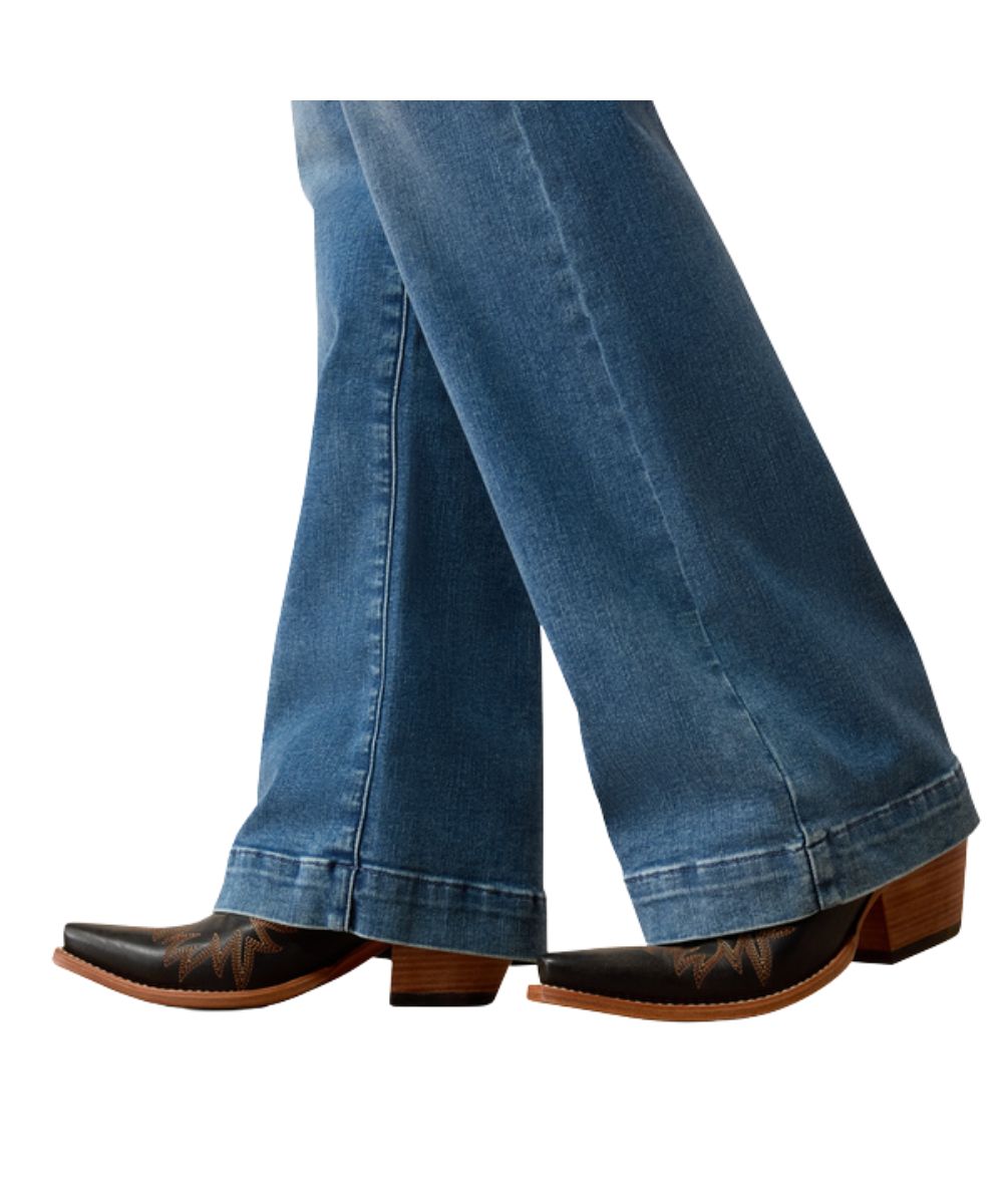 Leg view of the wide leg jean featuring the trouser hem