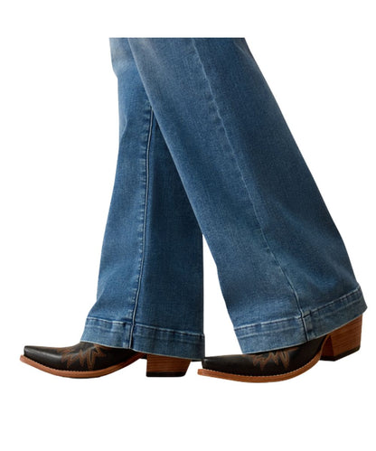 Leg view of the wide leg jean featuring the trouser hem