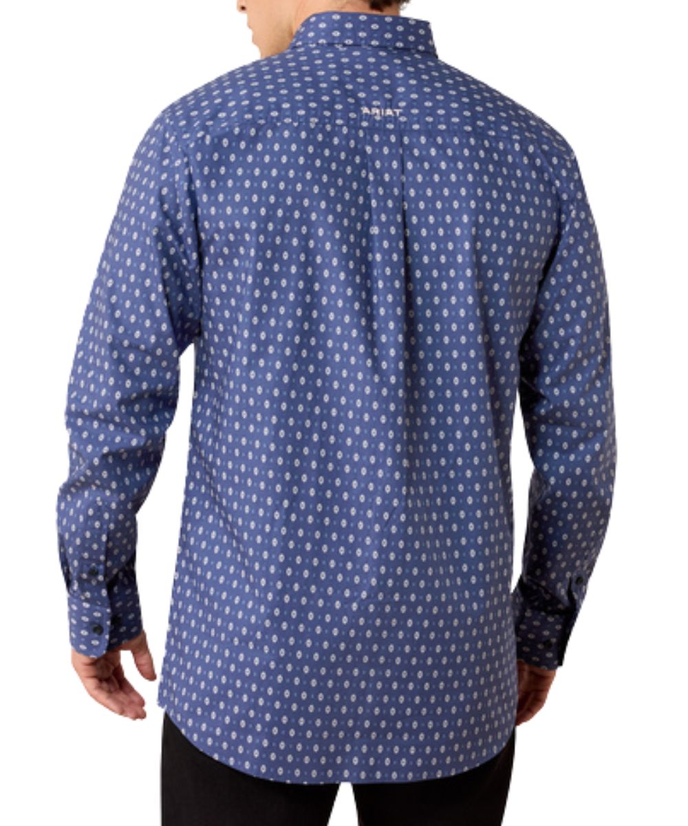 Back view of the men's long sleeve button down shirt featuring the straight back yoke with box pleat and the adjustable button cuffs