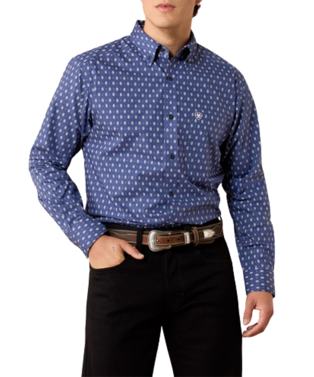 Front view of the men's oceana blue Ariat fitted button down shirt featuring the slim fit with extra length in the body and sleeves, chest pocket, and button down collar