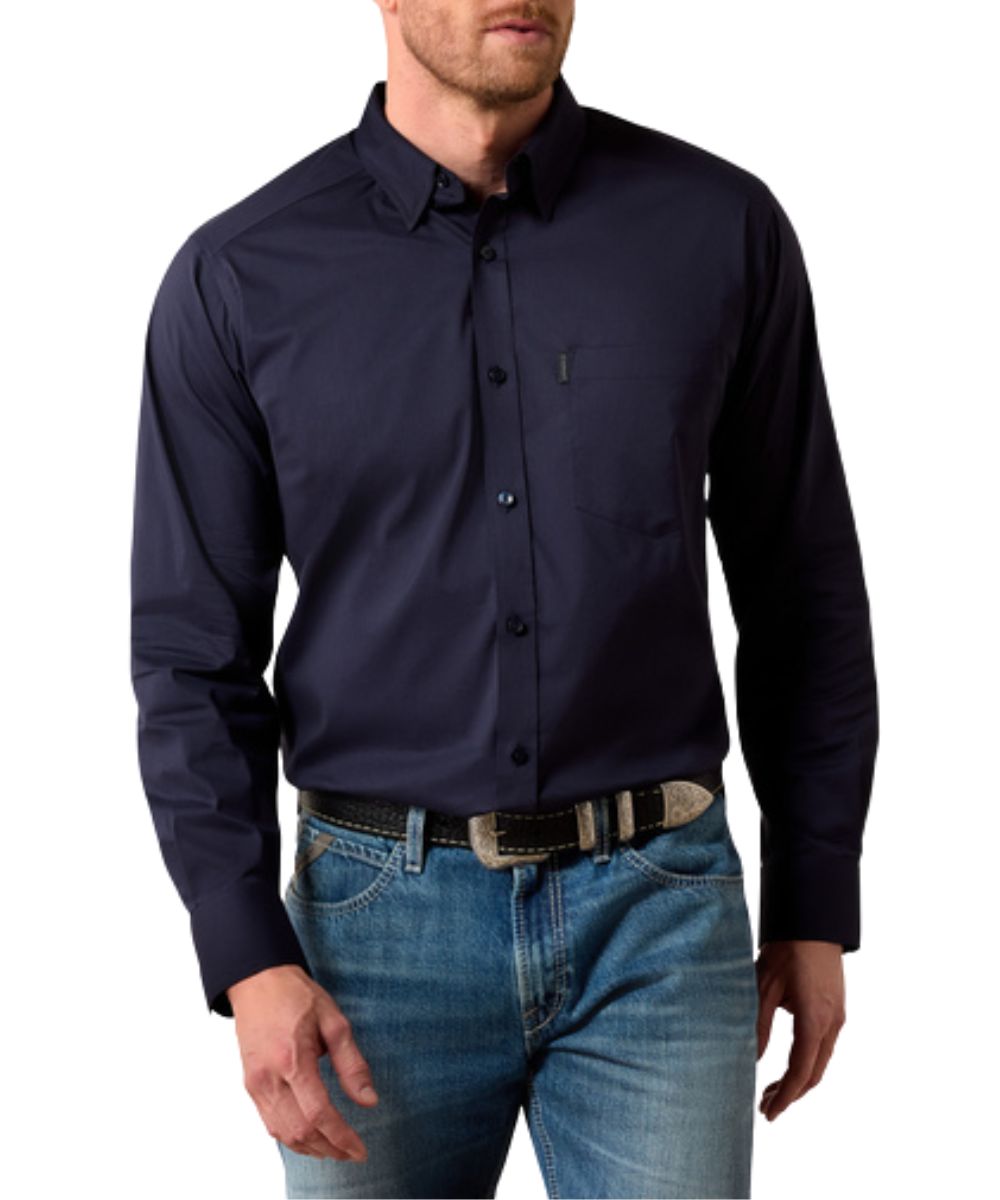 Front view of the men's Ariat Everyhing Classic Fit Button Down Shirt featuring the classic fit and navy solid print