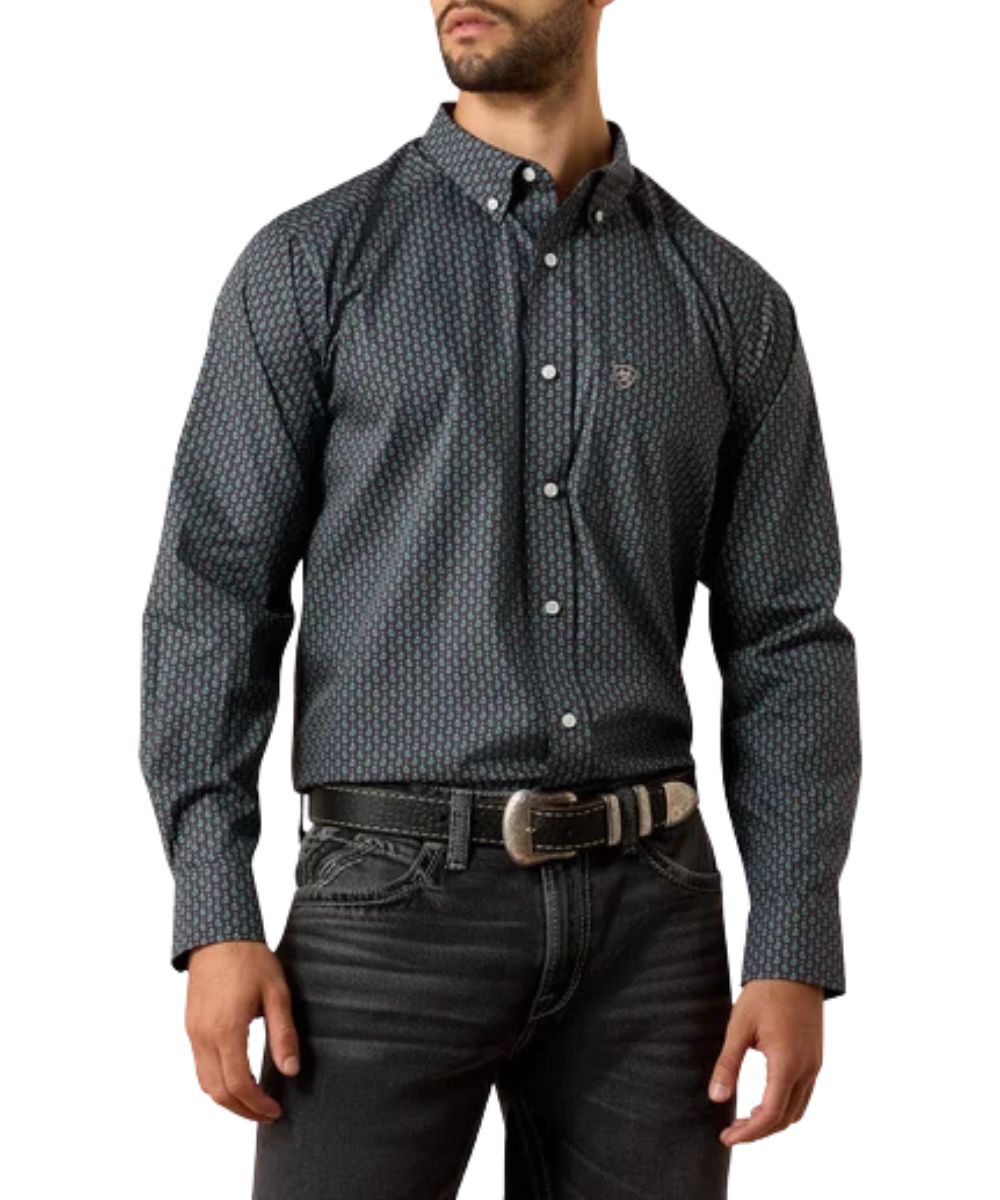 Front view of the men's Ariat Wrinkle Free Barnaby Classic Fit Button Down Shirt featuring the extra length in the body and sleeves and paisley print