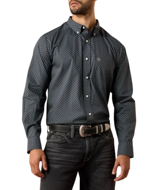 Front view of the men's Ariat Wrinkle Free Barnaby Classic Fit Button Down Shirt featuring the extra length in the body and sleeves and paisley print