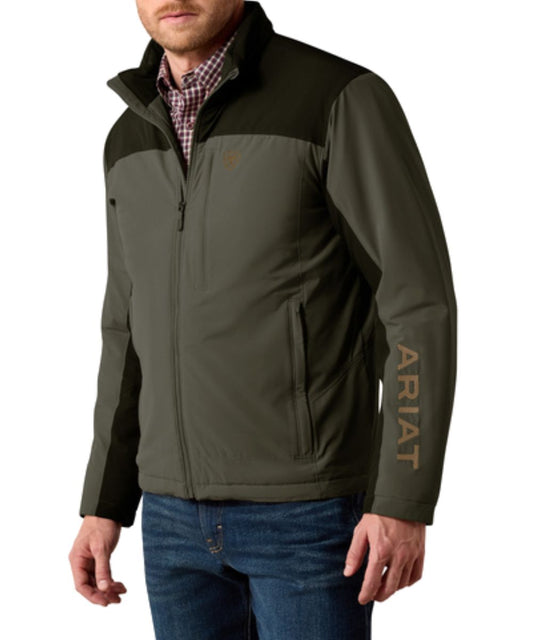 Front view of the men's Ariat Forest Night Pioneer Stretchshell Jacket featuring the zip-up closure, zippered hand and chest pockets, logo embroidery, and lightweight insulation