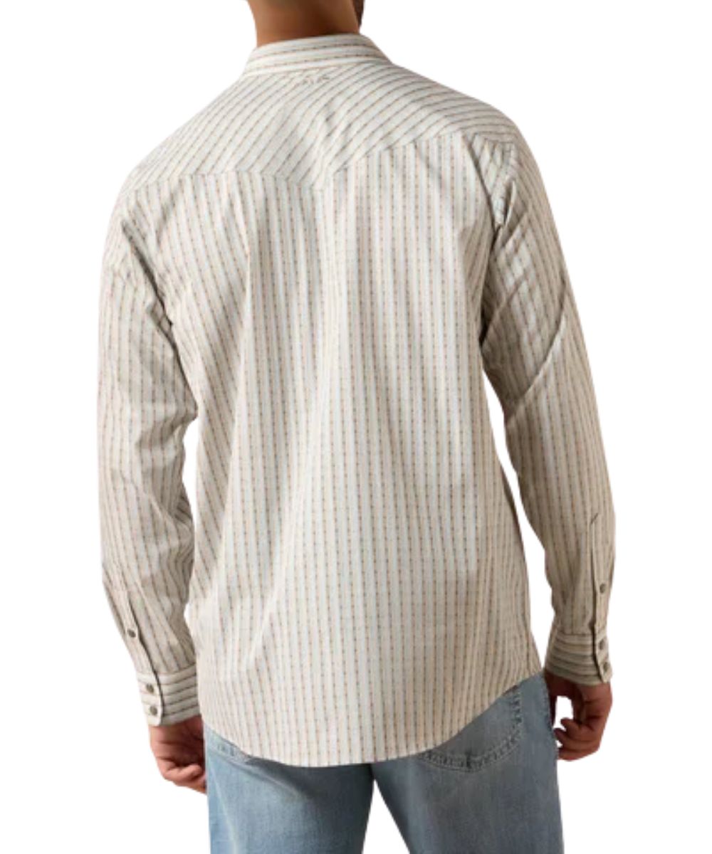 Back view of the men's long sleeve snap shirt featuring the single point western yokes