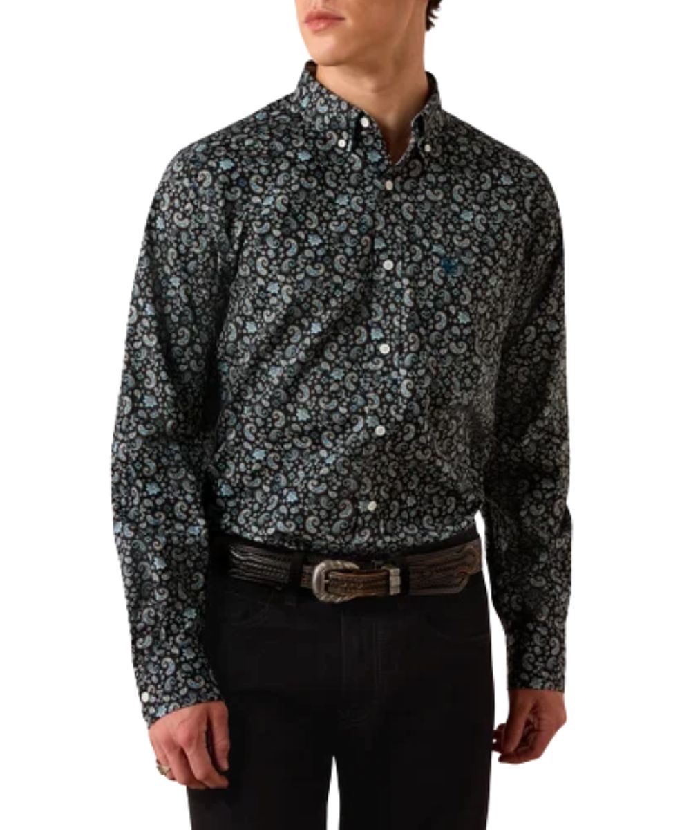 Front view of the men's Ariat Wrinkle Free Barrette Fitted Button Down Shirt in black paisley print
