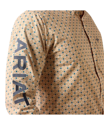 Close-up view of the Ariat logo embroidery down the sleeve in blue nights