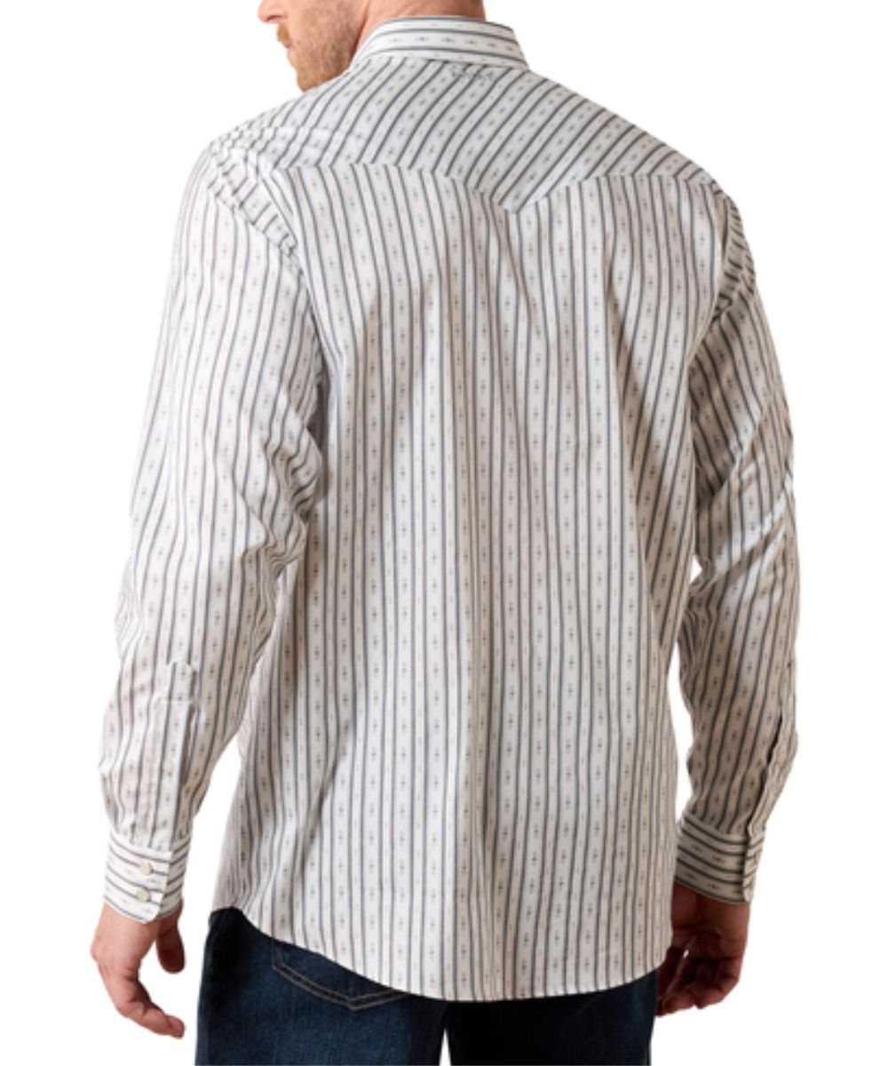 Back view of the men's white snap shirt featuring the single point back yoke