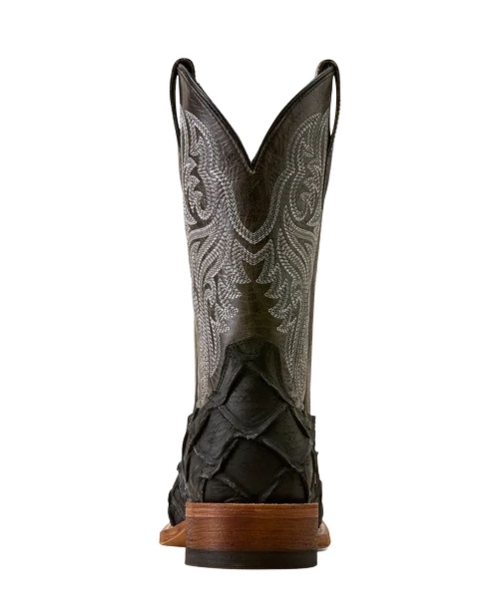 Heel view of the men's cowboy boot featuring the 1.5" horseman heel with rubber heel cap