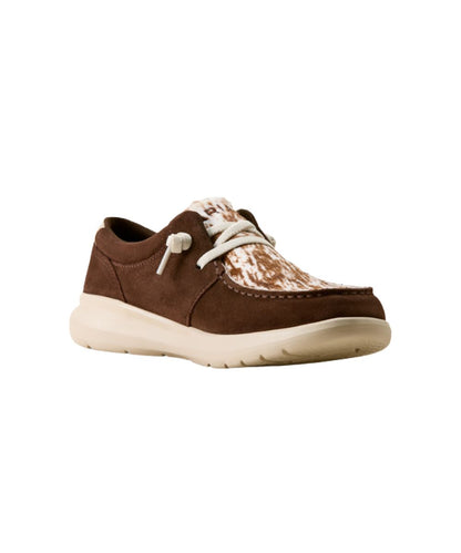 Right angled view of the women's 3" hilo shoe featuring the speckled cow print vamp and coffee bean suede upper