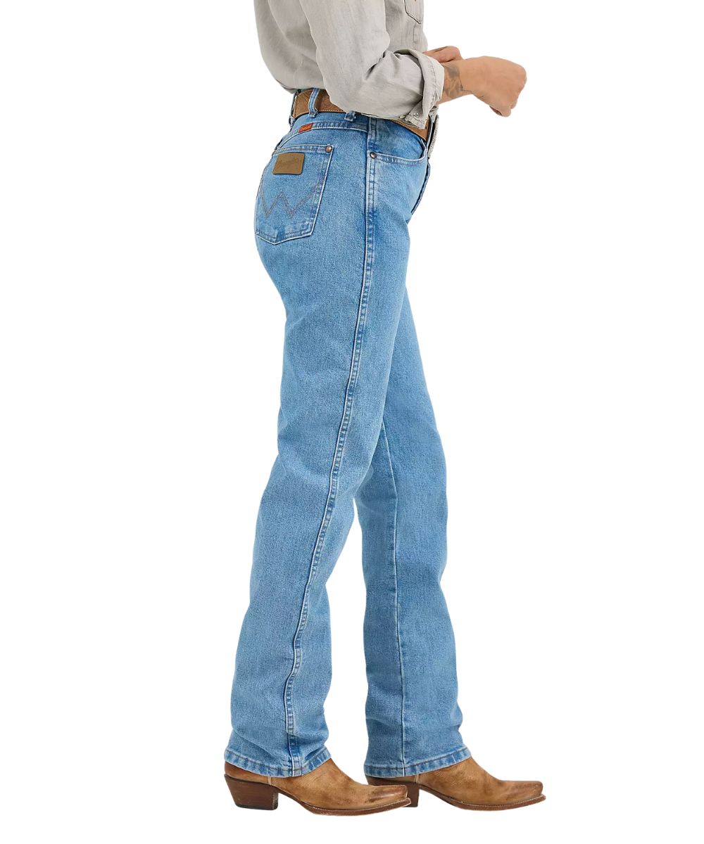 Side view of the women's Wrangler cowboy cut jean featuring tapered leg