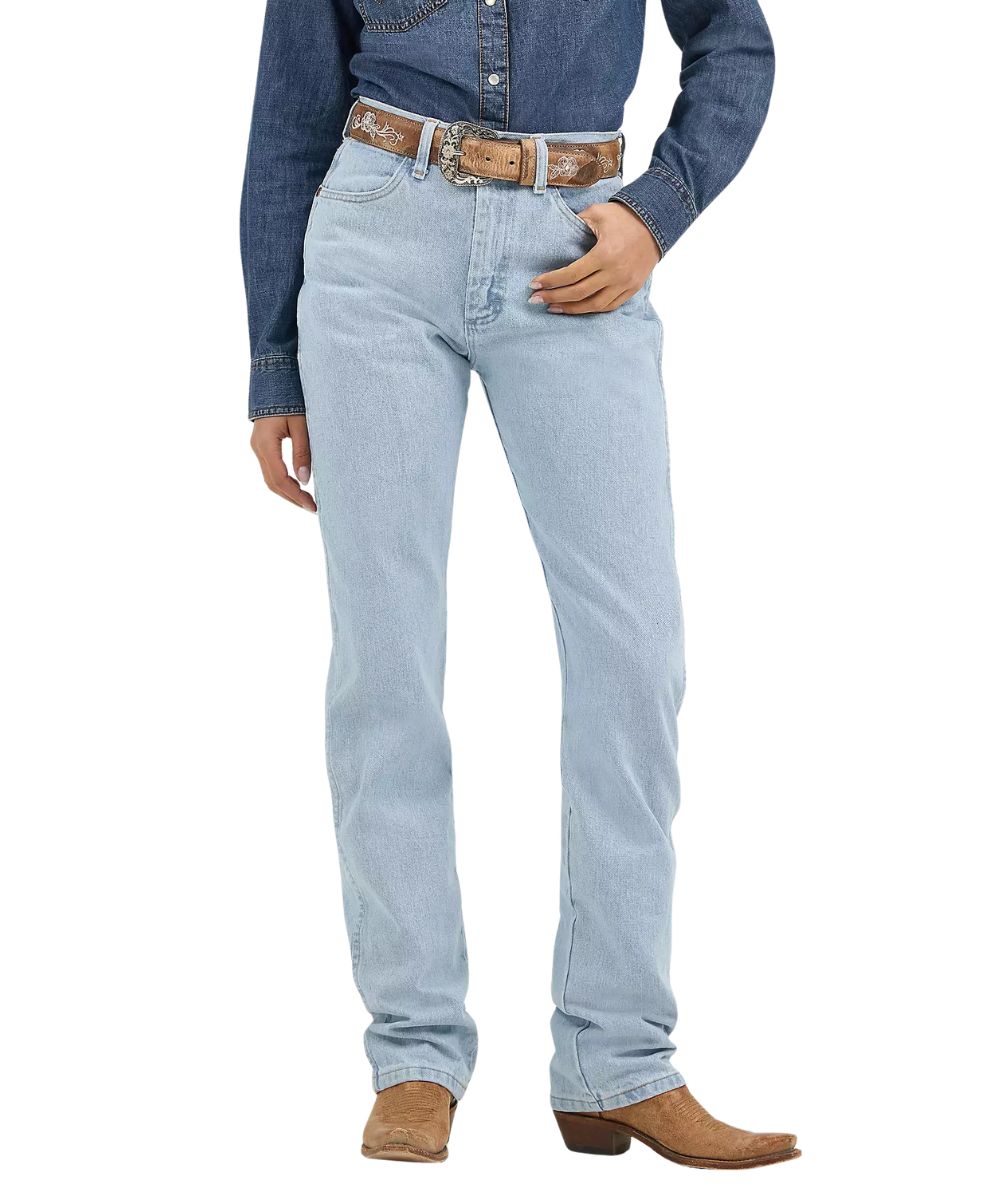 Front view of the women's Wrangler cowboy cut jean in bleach