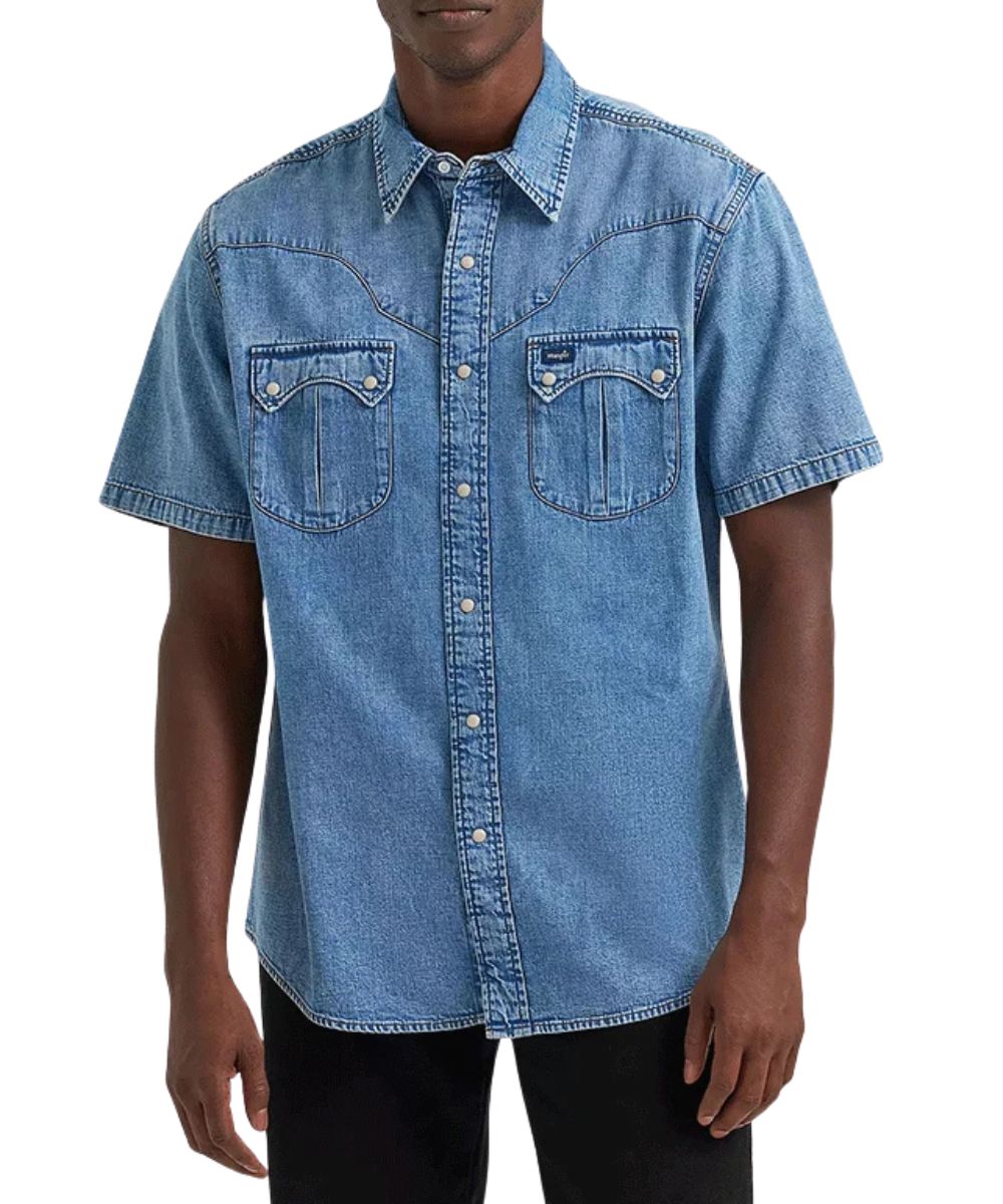 Front view of the men's light wash denim blue Wrangler short sleeve snap shirt featuring the sawtooth snap flap chest pockets with pleating, vintage-inspired curved sculpted western yokes, and the classic fit