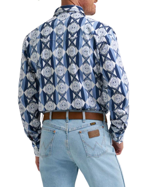 Back view of the men's blue long sleeve pearl snap shirt featuring the single point back yoke