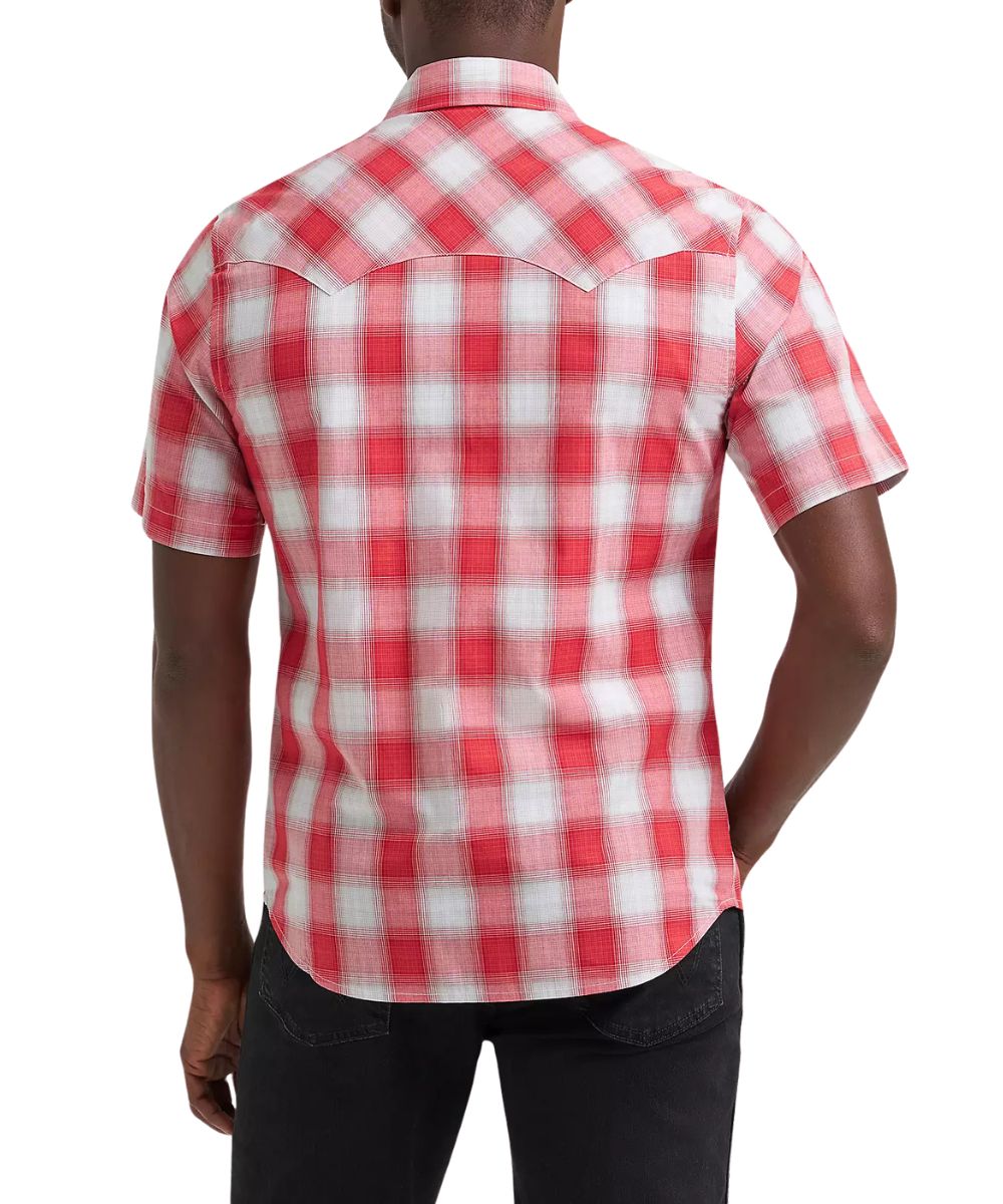 Back view of the men's western snap shirt featuring a double pointed back yoke.