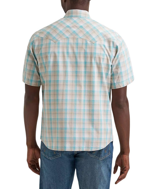 Back view of the men's short sleeve snap shirt featuring a double pointed back yoke.