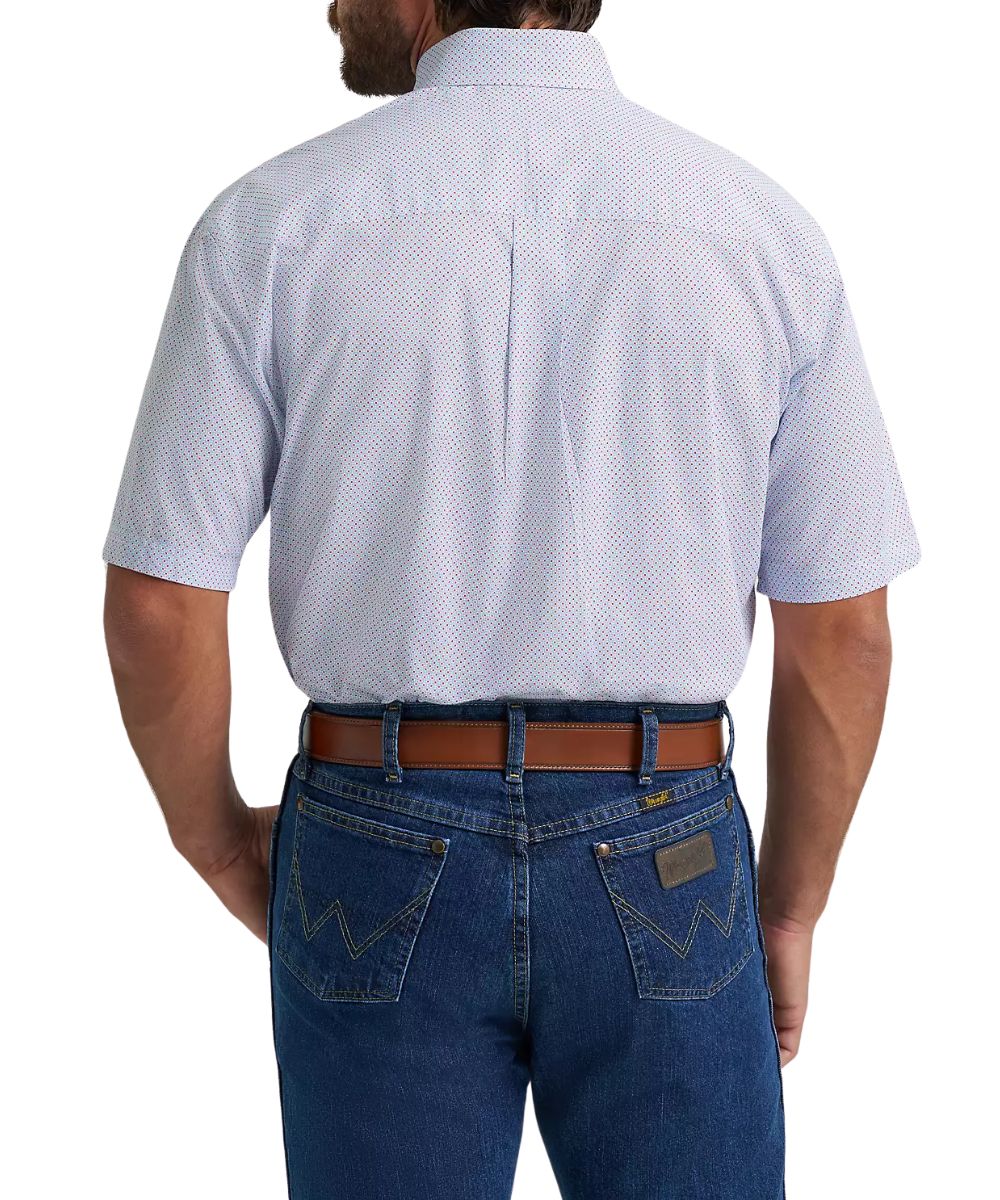Back view of the short sleeve button down shirt featuring a straight back yoke and box pleat.