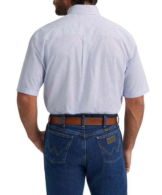 Back view of the short sleeve button down shirt featuring a straight back yoke and box pleat.