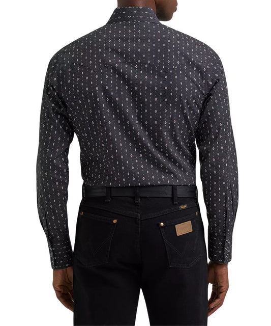 Back view of the men's black long sleeve western shirt featuring the double pointed back yoke and obsidian chain geometric print