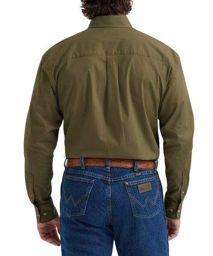 Back view of the men's green long sleeve button down shirt featuring the straight back yoke with a box pleat