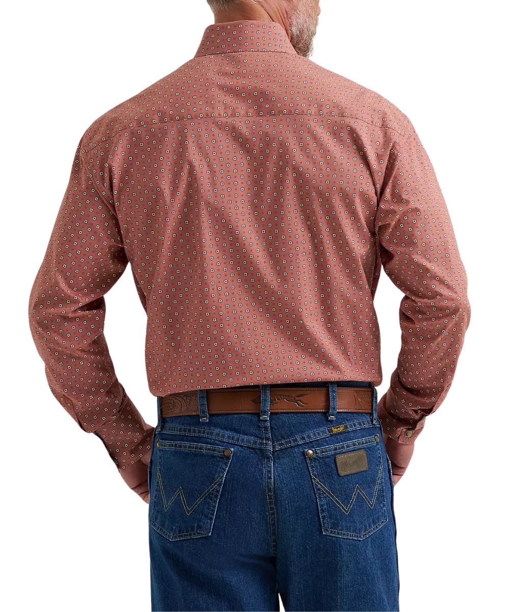 Back view of the men's long sleeve western shirt featuring the adobe geo print and the straight back yoke