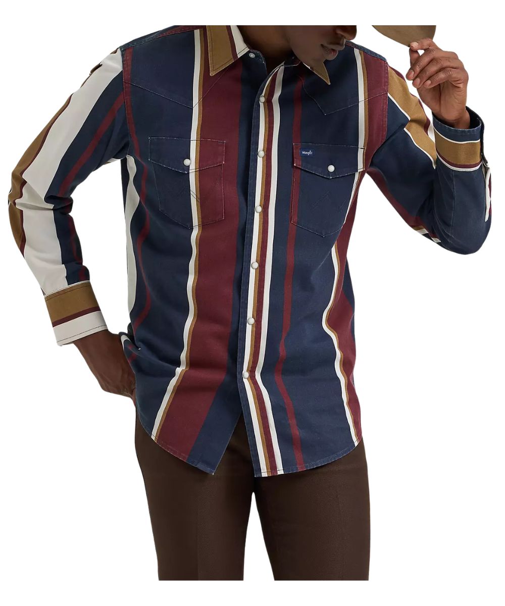 Front view of the men's Wrangler Vintage-Inspired Brushpopper Western Snap Work Shirt featuring the chest pockets with a hidden pen slot, pearl snaps, and contrast spread collar