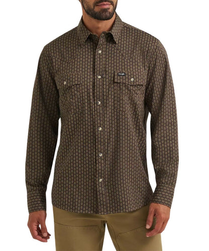 Front view of the men's Wrangler All Terrain Gear Turkish Coffee Technical Snap Shirt featuring the chest pockets, western yokes, and ditzy checotah print