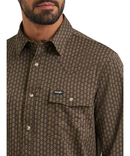 Close-up view of the hidden snap down collar, invisible napoleon pocket, snap flap chest pockets, pen slot, and western yokes
