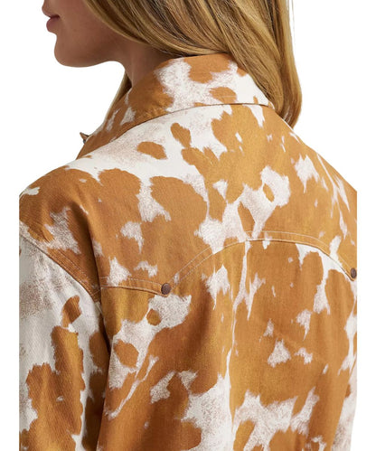 Zoomed view of the women's double pointed back yoke featuring the copper rivets