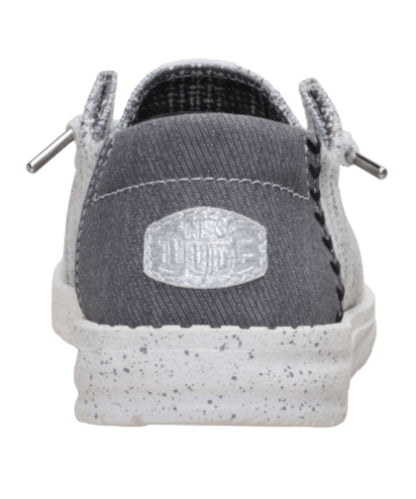 Heel view featuring the contrast heel with a shimmer logo label