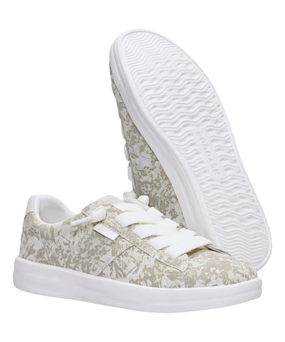 Sole view of the women's shoe featuring the flat lightweight, flexible outsole 