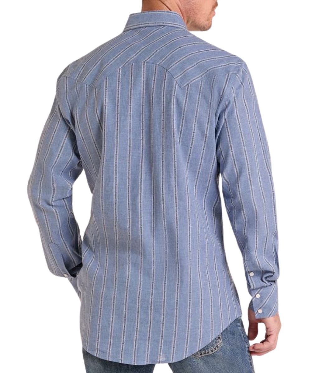 Back view of the men's long sleeve modern fit snap shirt featuring the double pointed back yoke and snap cuffs